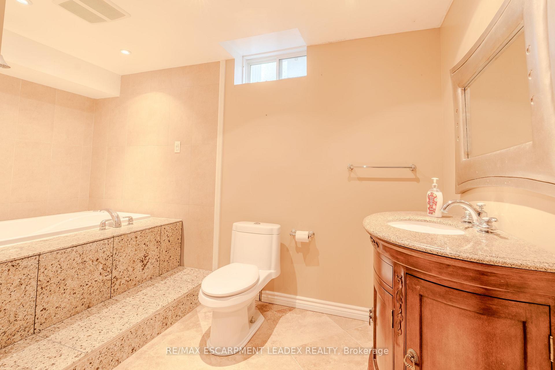 Photo 34 of 79 Moorland Crescent, Hamilton, Meadowlands — HOMEH