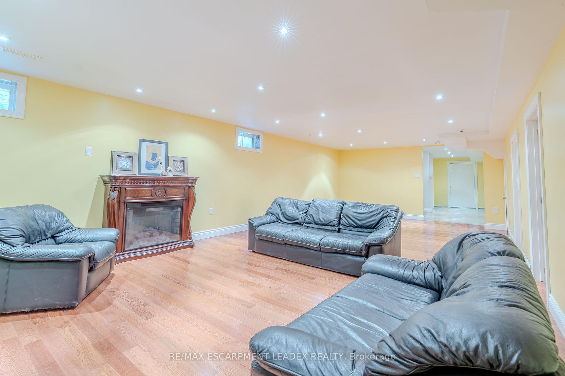 Photo 36 of 79 Moorland Crescent, Hamilton, Meadowlands — HOMEH