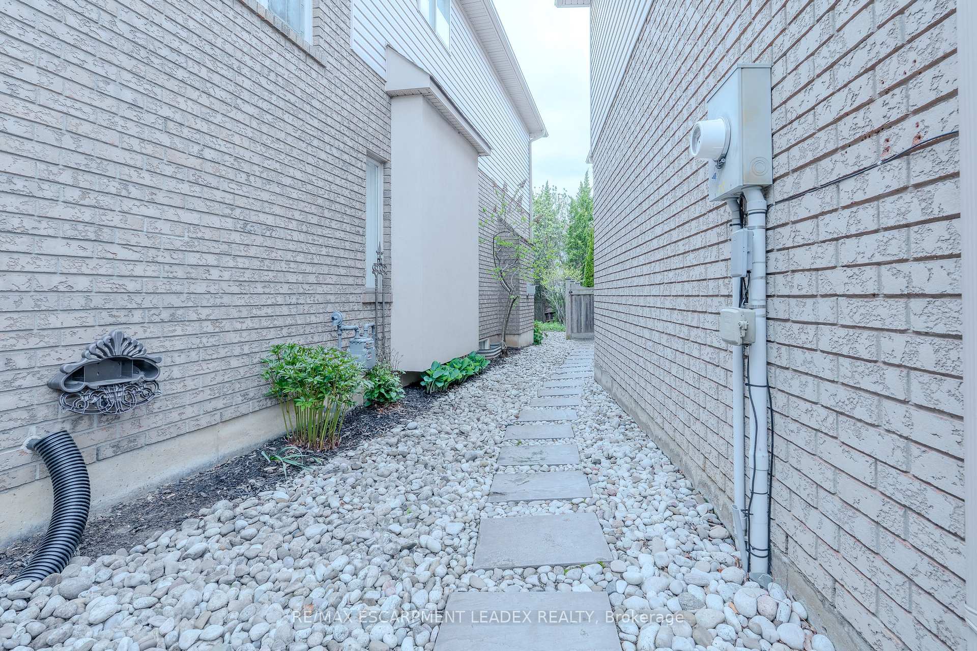 Photo 38 of 79 Moorland Crescent, Hamilton, Meadowlands — HOMEH
