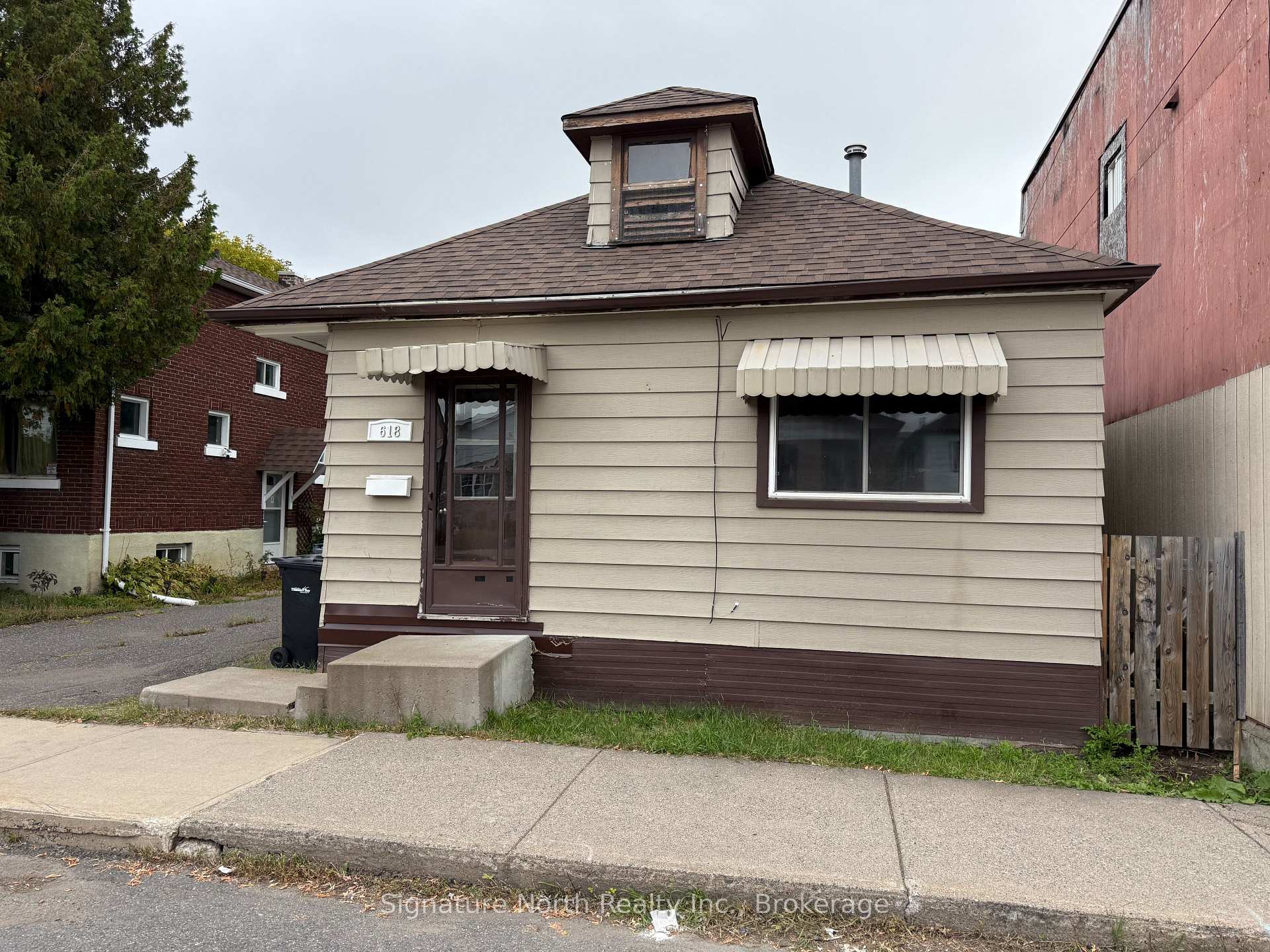 Photo 2 of 618 Mctavish Street, Thunder Bay, East End — HOMEH