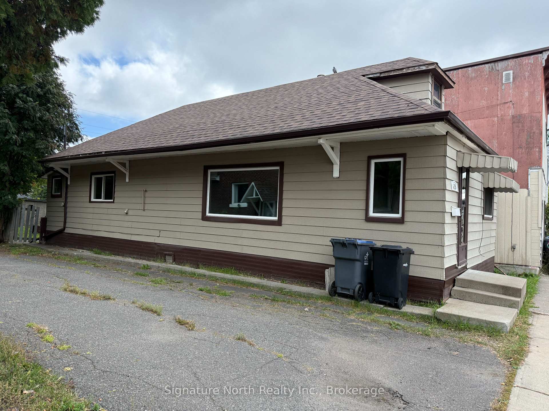 Photo 3 of 618 Mctavish Street, Thunder Bay, East End — HOMEH