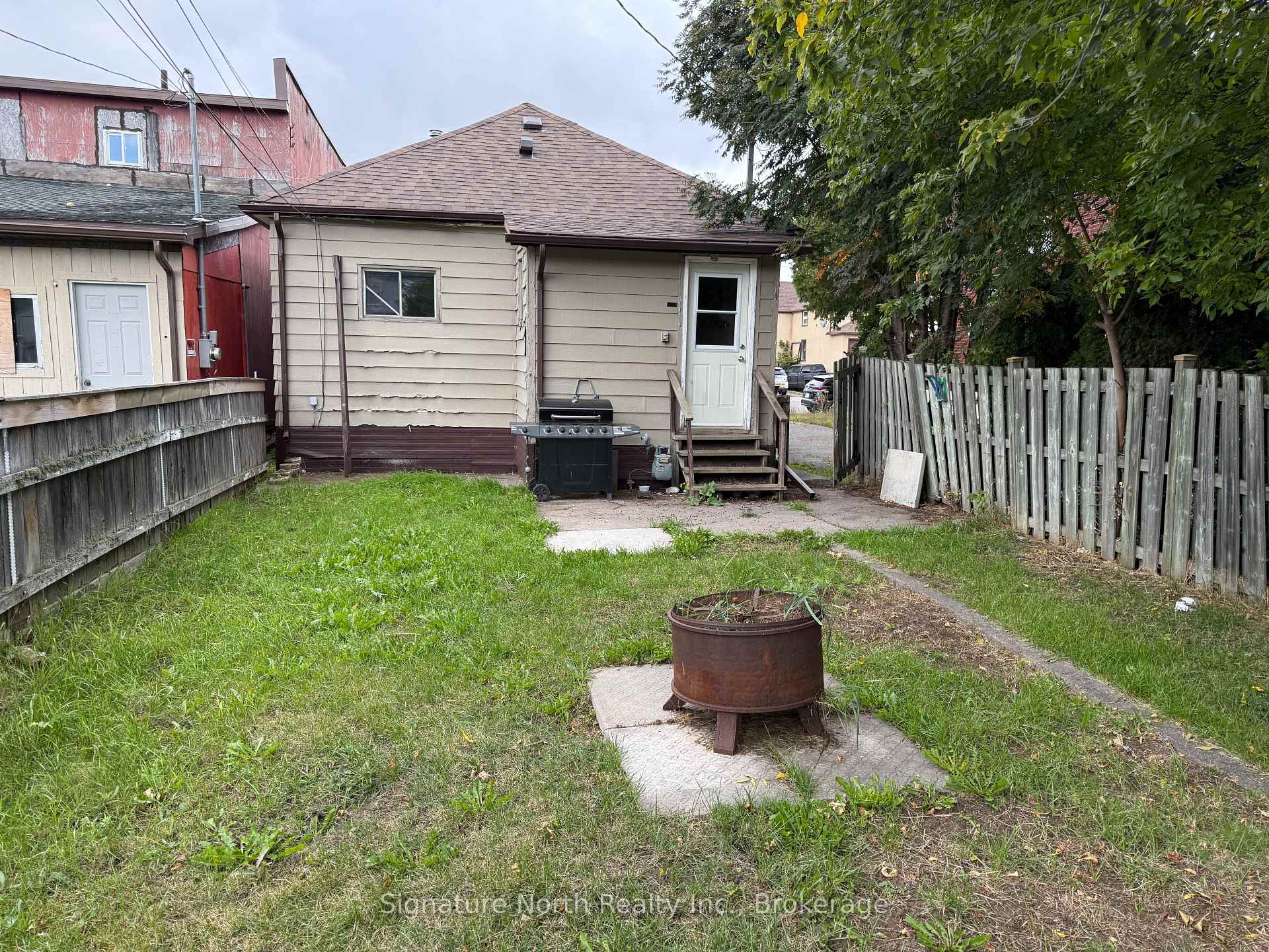 Photo 4 of 618 Mctavish Street, Thunder Bay, East End — HOMEH