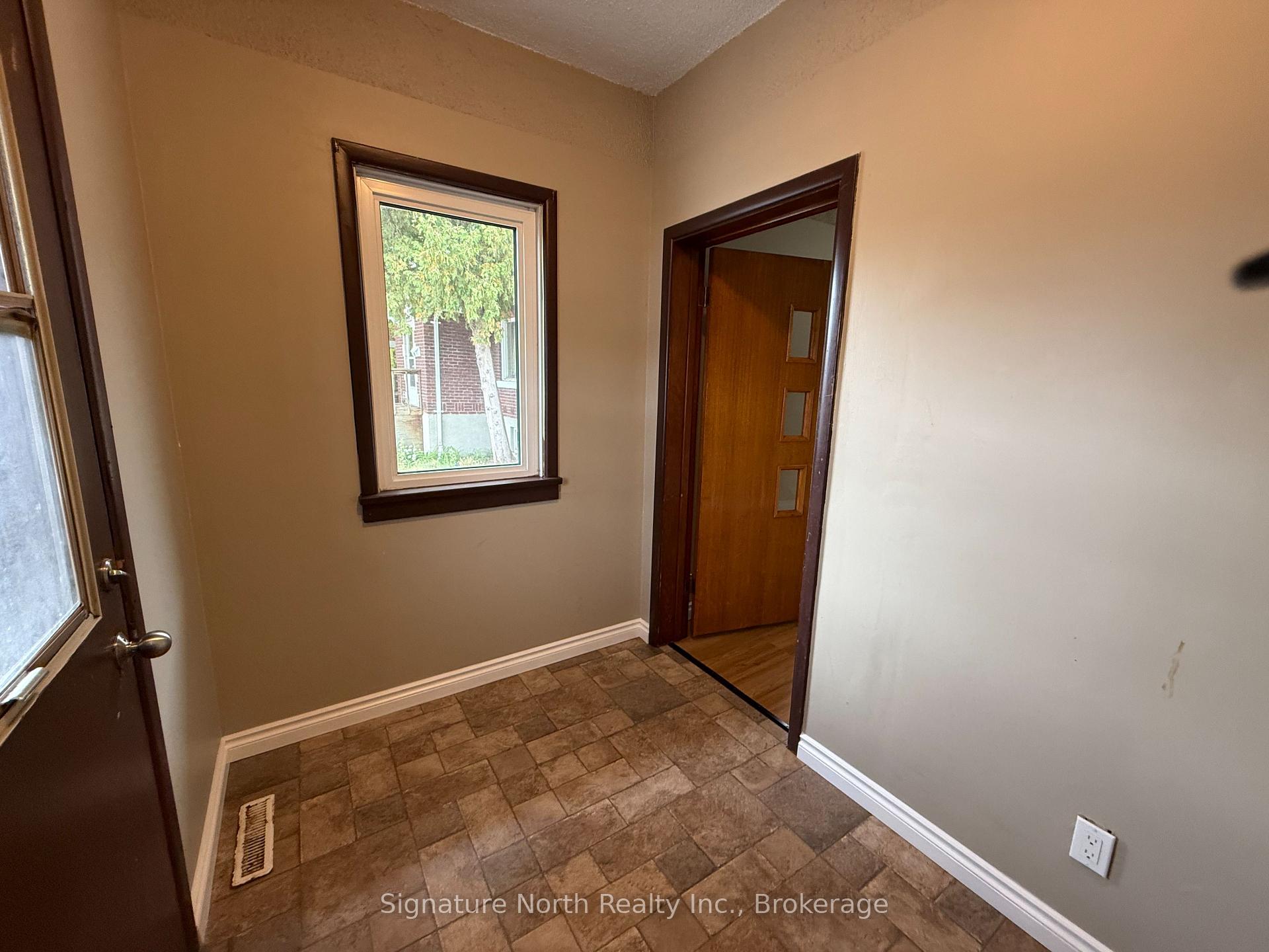 Photo 6 of 618 Mctavish Street, Thunder Bay, East End — HOMEH