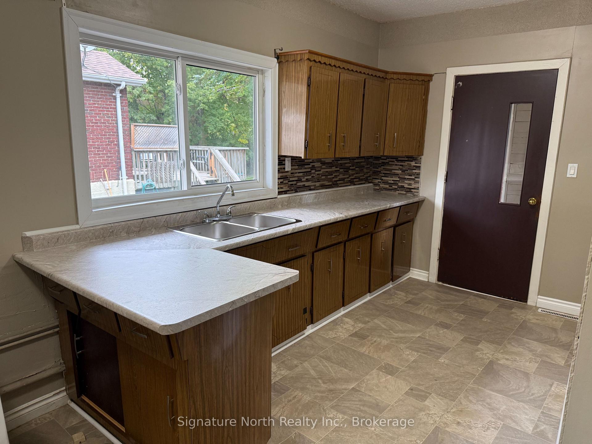 Photo 11 of 618 Mctavish Street, Thunder Bay, East End — HOMEH