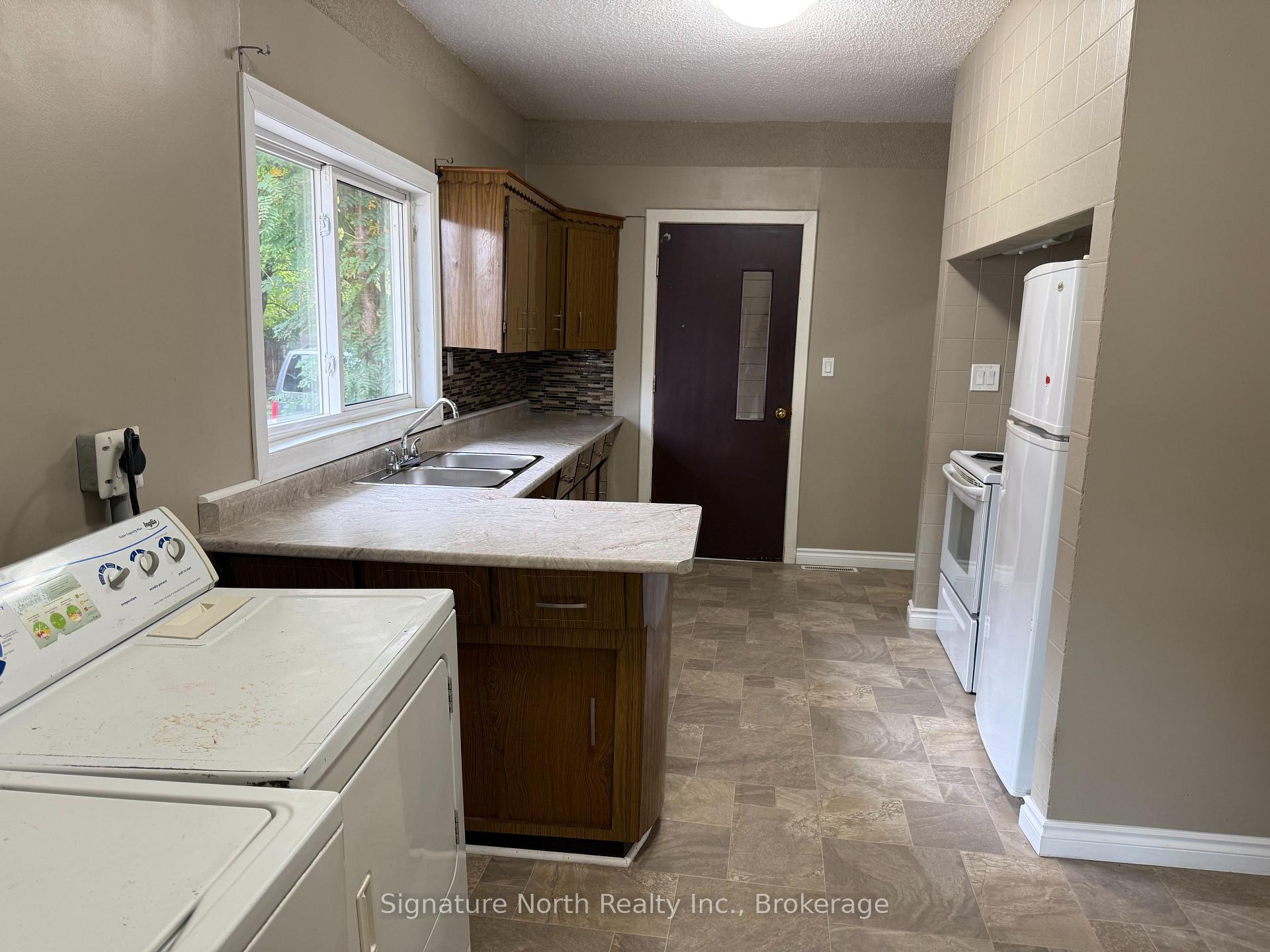 Photo 12 of 618 Mctavish Street, Thunder Bay, East End — HOMEH