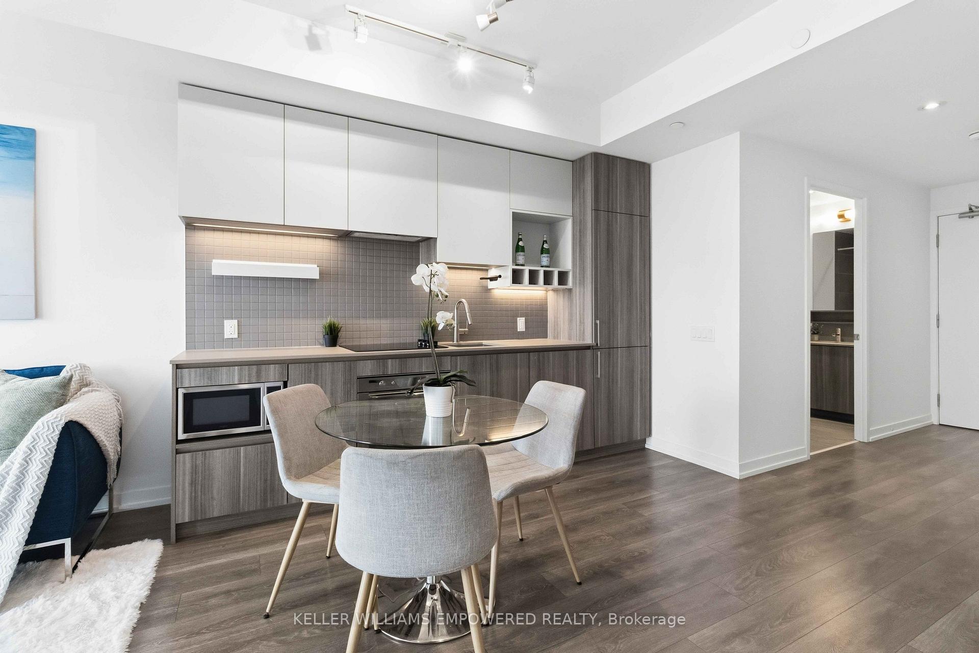 Photo 9 of Unit 2501, 5 Buttermill Avenue, Vaughan, Concord — HOMEH