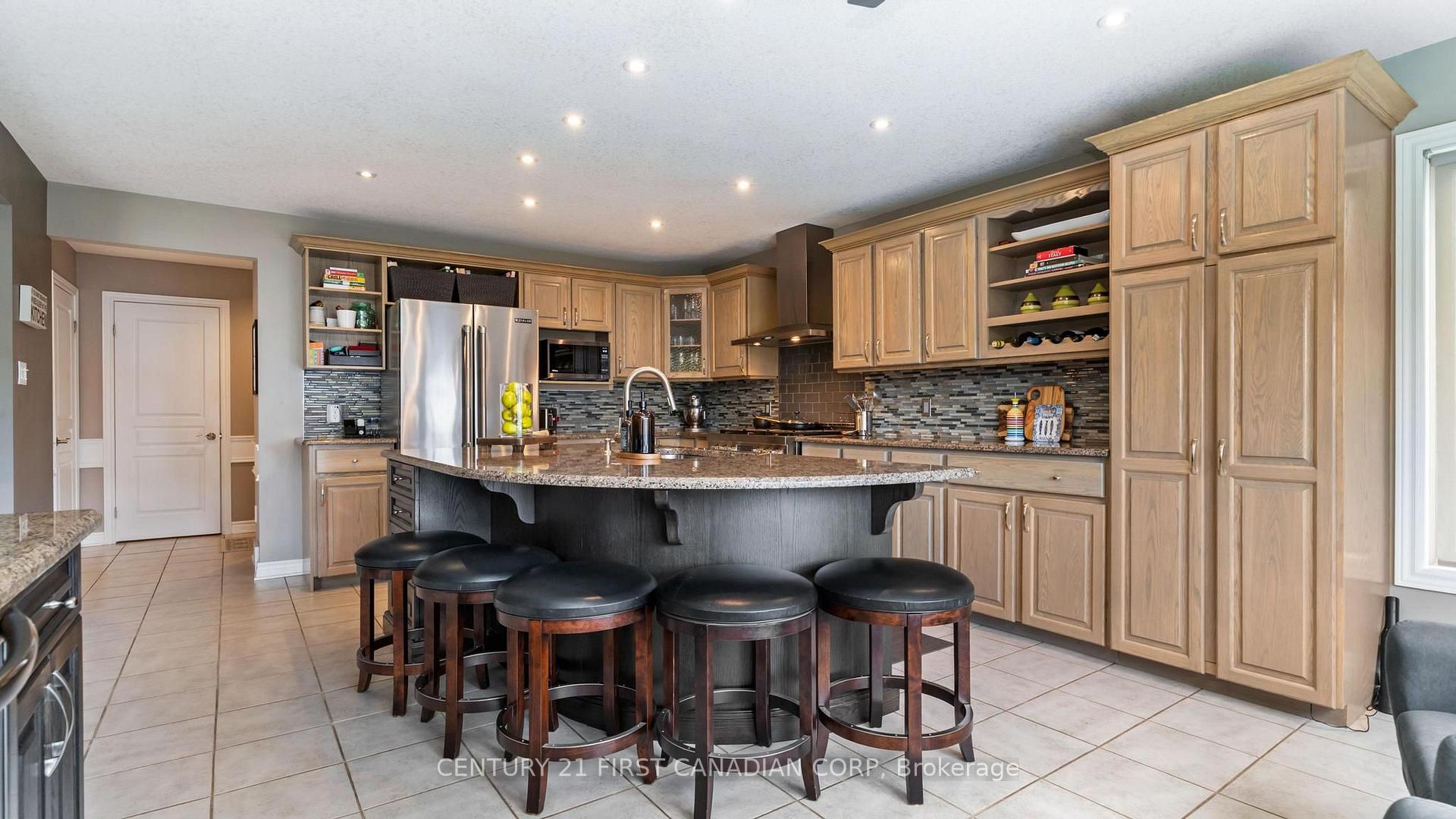 Photo 15 of 114 Longview Court, London, South K — HOMEH