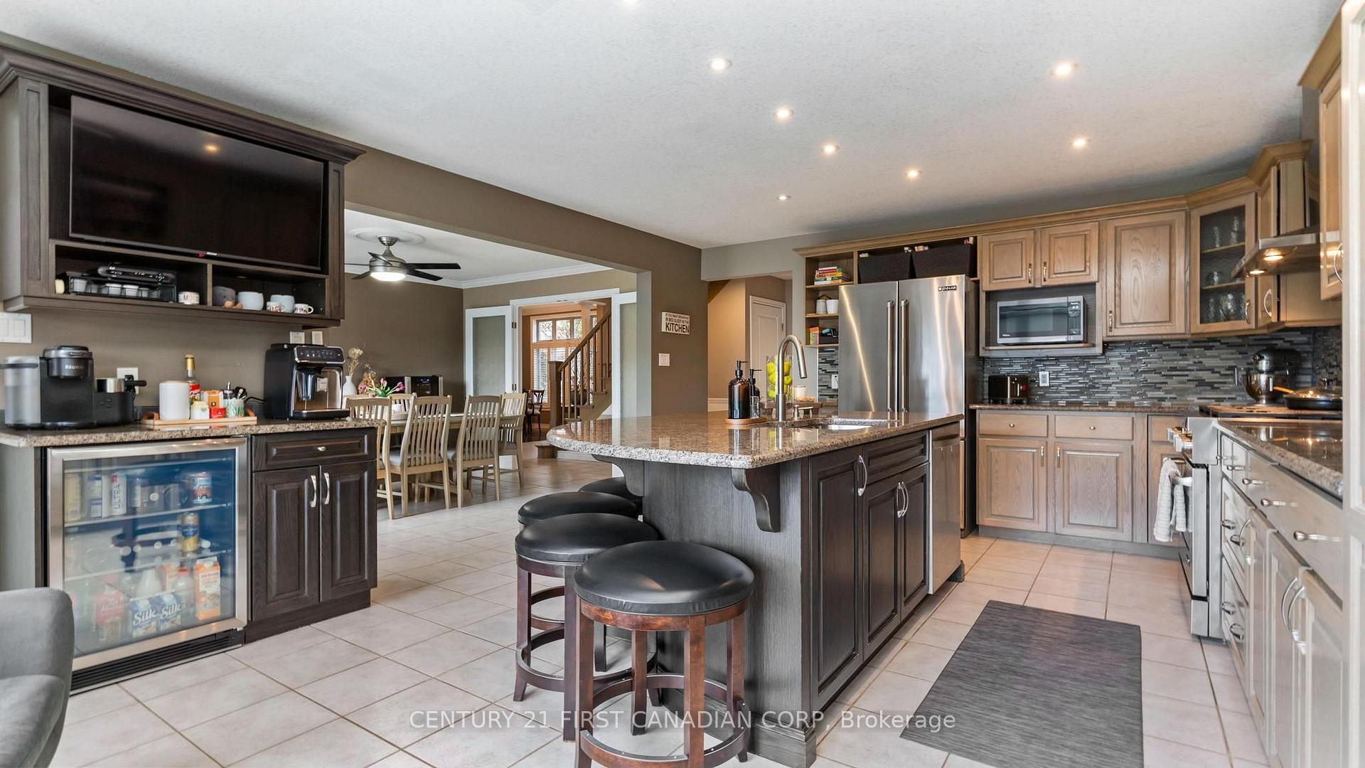 Photo 16 of 114 Longview Court, London, South K — HOMEH