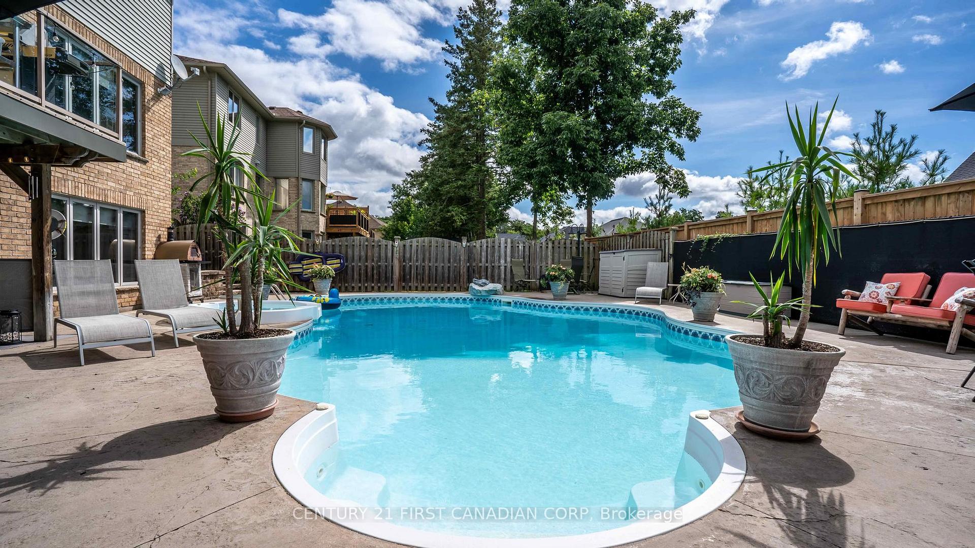 Photo 43 of 114 Longview Court, London, South K — HOMEH