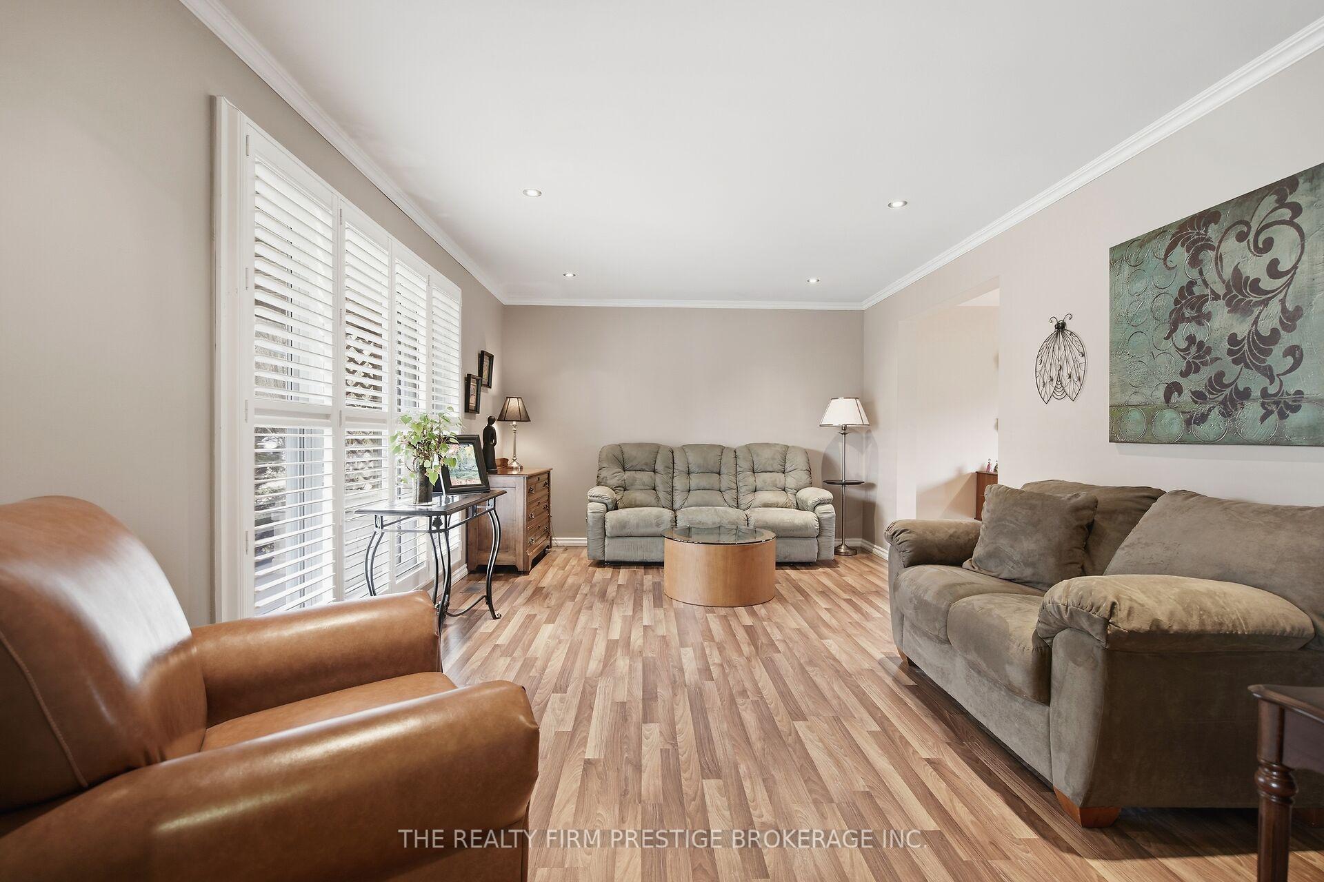Photo 6 of 126 Gardenvale Crescent, London, South N — HOMEH