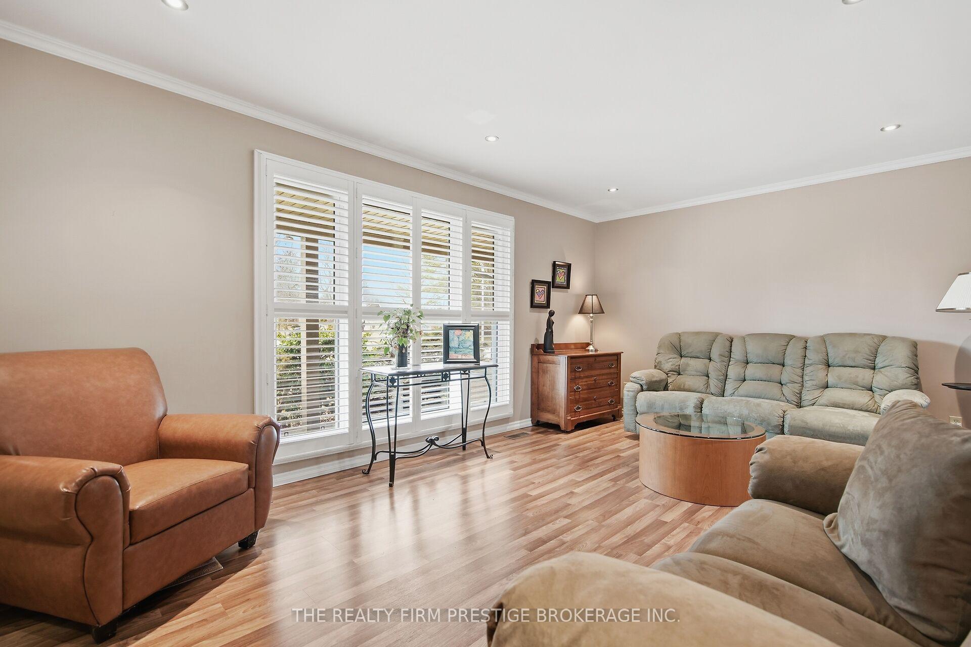 Photo 7 of 126 Gardenvale Crescent, London, South N — HOMEH