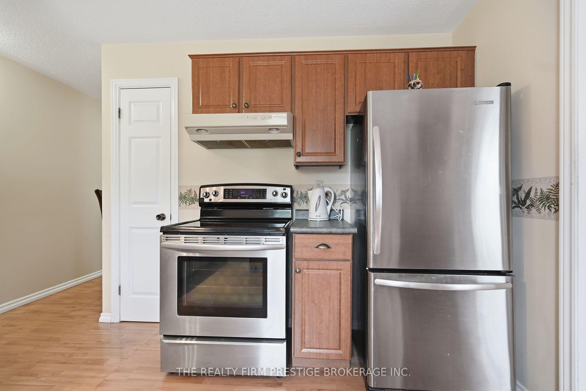 Photo 14 of 126 Gardenvale Crescent, London, South N — HOMEH