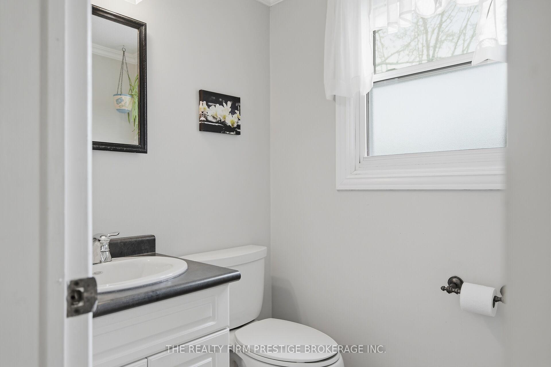 Photo 19 of 126 Gardenvale Crescent, London, South N — HOMEH