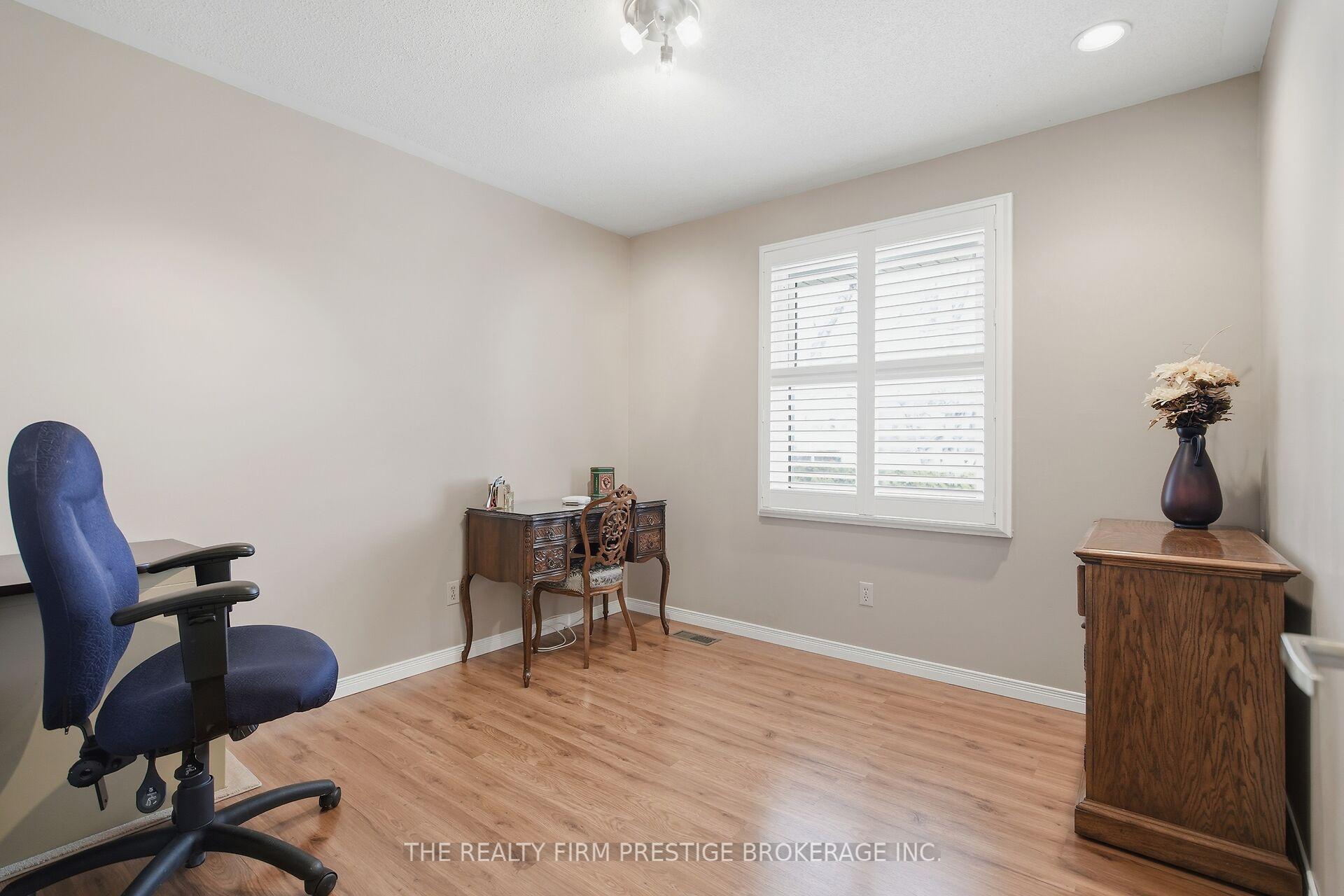 Photo 28 of 126 Gardenvale Crescent, London, South N — HOMEH