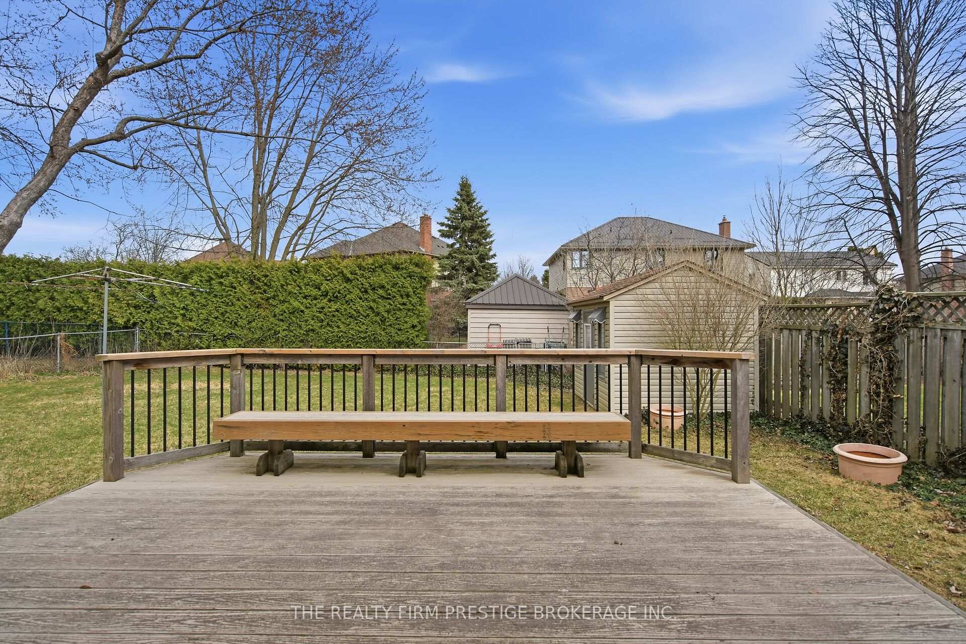Photo 31 of 126 Gardenvale Crescent, London, South N — HOMEH