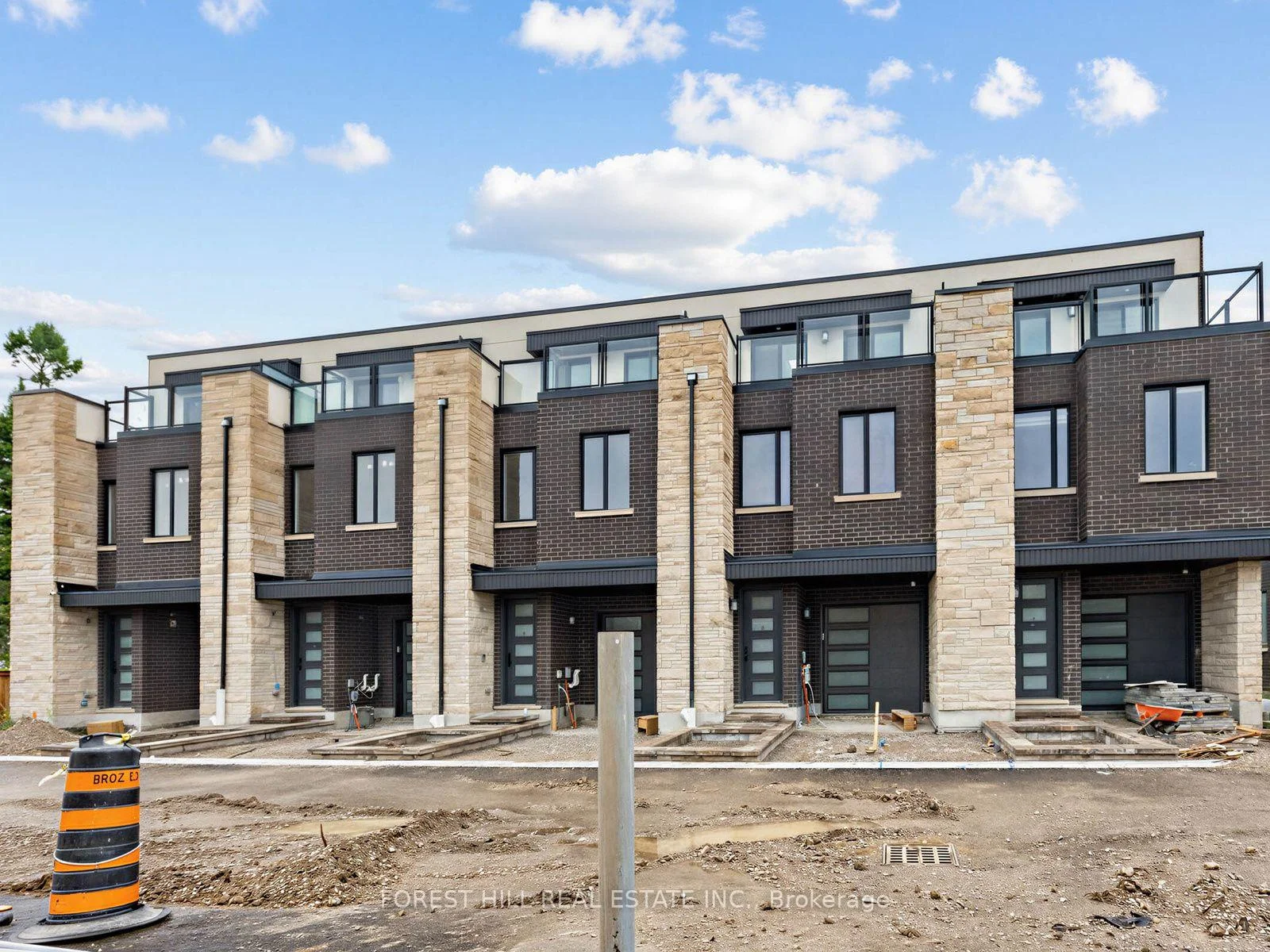 Photo 3 of 1 Cranswick Lane, Ajax, Central — HOMEH
