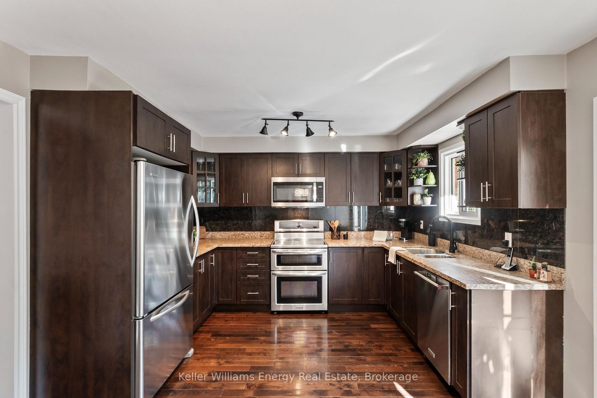 Photo 4 of 523 Palmtree Crescent, Oshawa, Eastdale — HOMEH