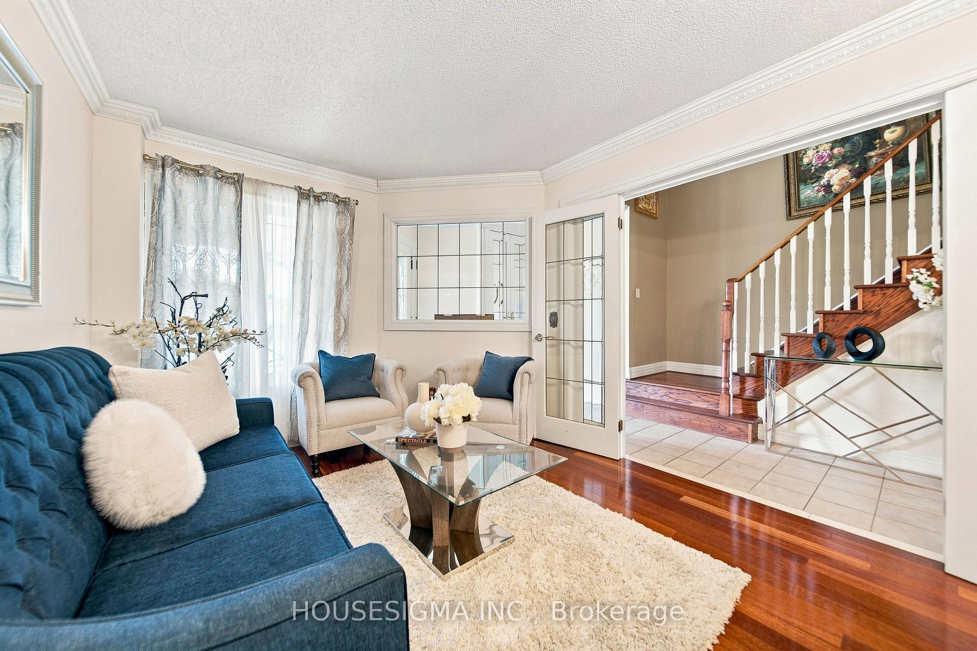 Photo 5 of 902 Applecroft Circle, Mississauga, East Credit — HOMEH