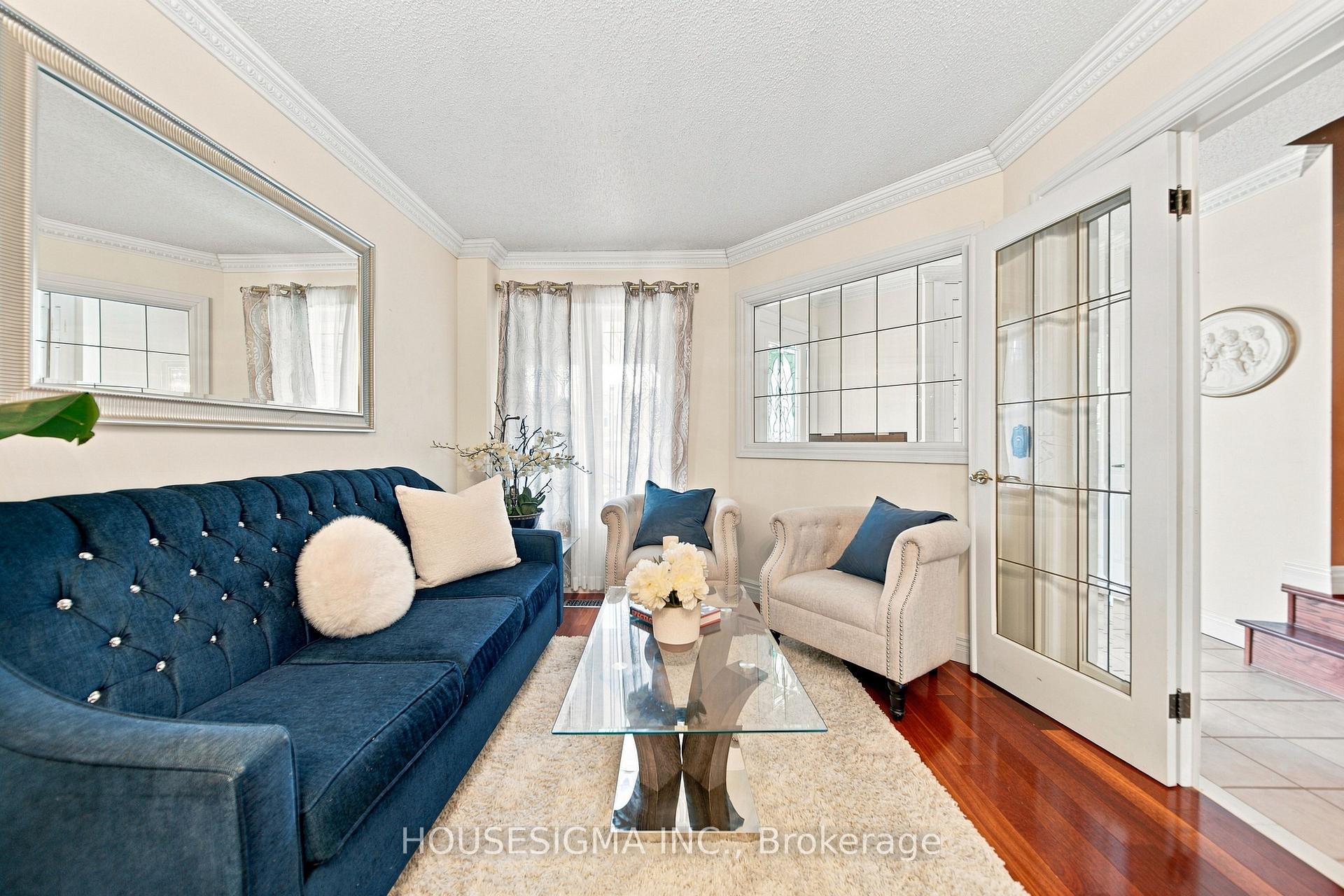 Photo 8 of 902 Applecroft Circle, Mississauga, East Credit — HOMEH
