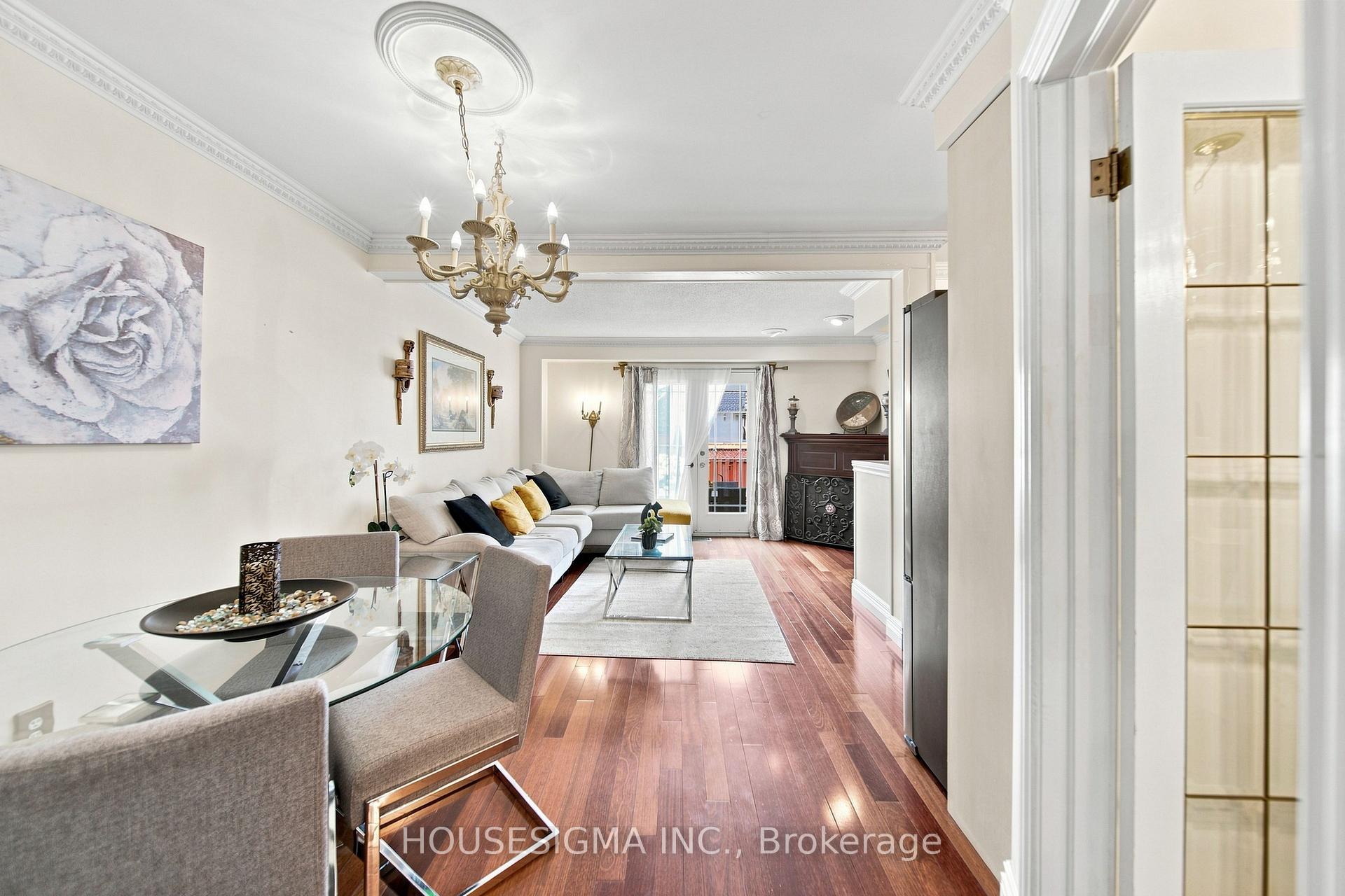 Photo 10 of 902 Applecroft Circle, Mississauga, East Credit — HOMEH
