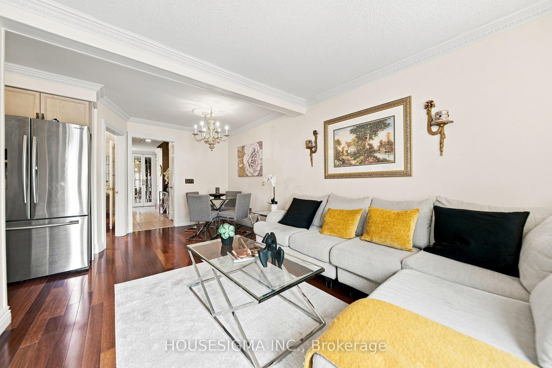 Photo 12 of 902 Applecroft Circle, Mississauga, East Credit — HOMEH