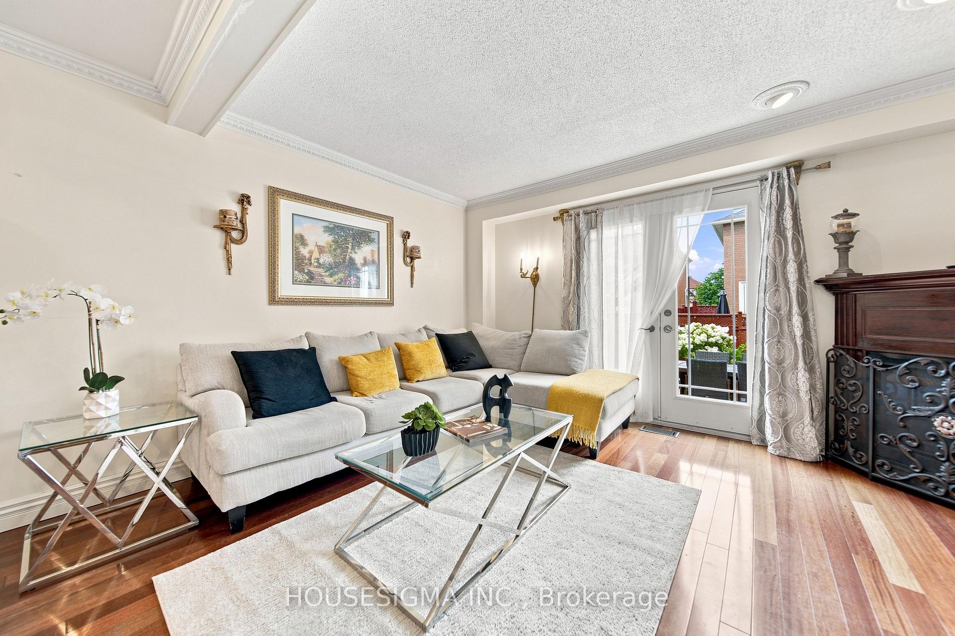 Photo 13 of 902 Applecroft Circle, Mississauga, East Credit — HOMEH