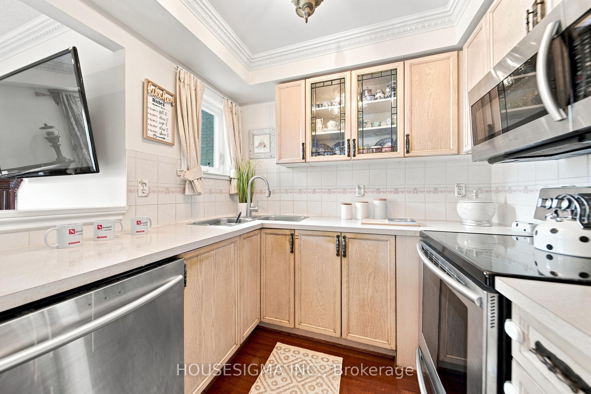 Photo 18 of 902 Applecroft Circle, Mississauga, East Credit — HOMEH