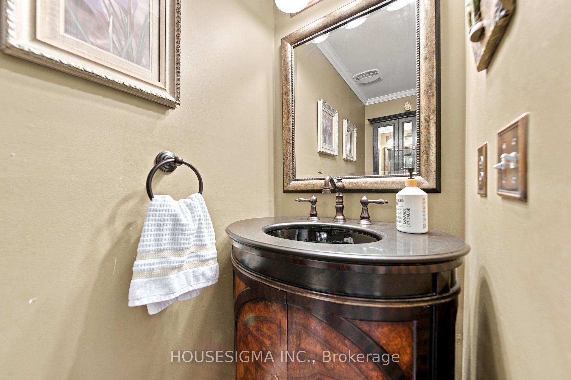 Photo 19 of 902 Applecroft Circle, Mississauga, East Credit — HOMEH
