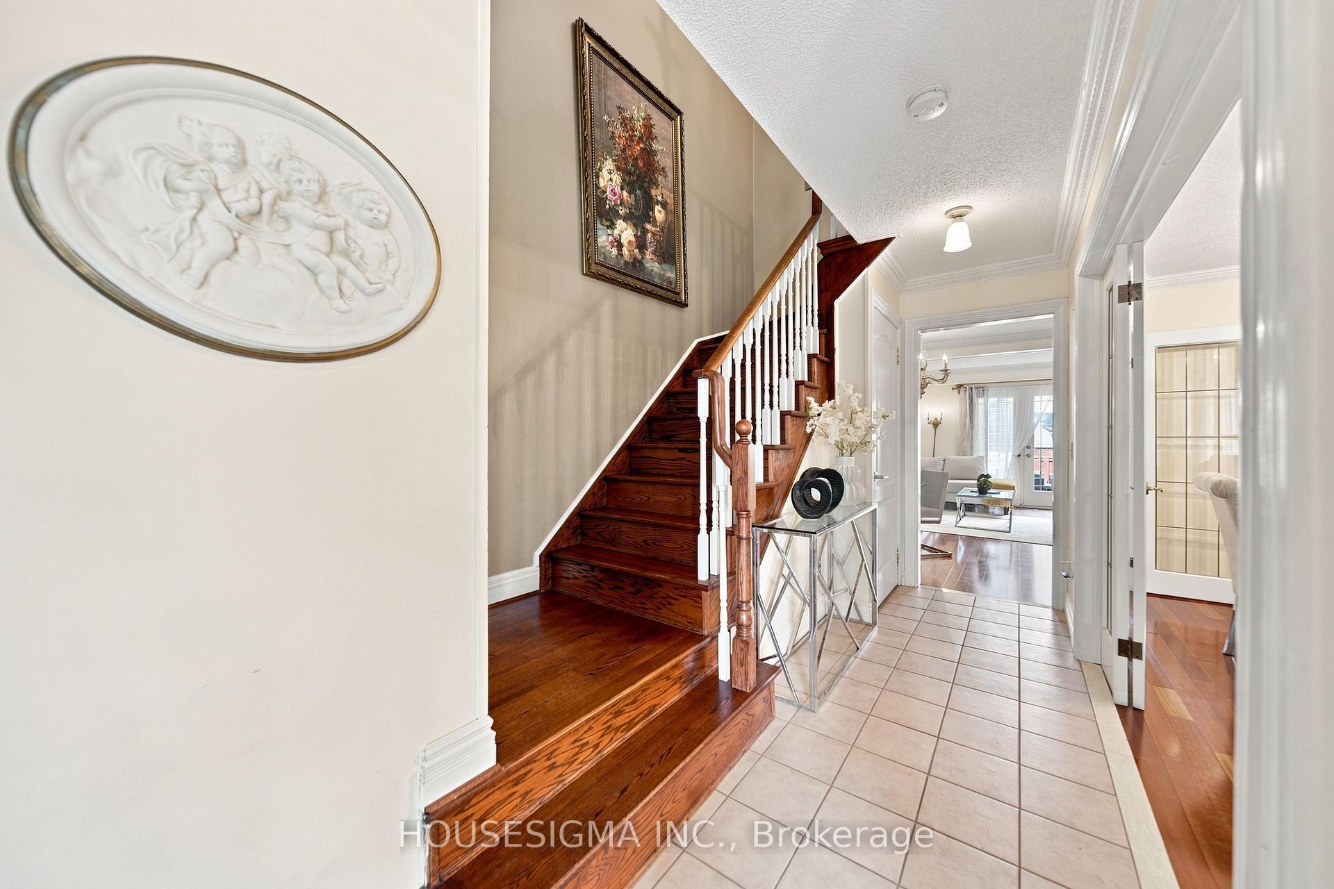 Photo 20 of 902 Applecroft Circle, Mississauga, East Credit — HOMEH