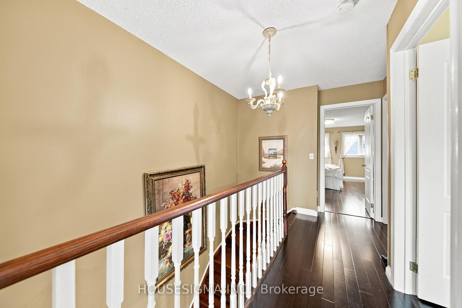 Photo 21 of 902 Applecroft Circle, Mississauga, East Credit — HOMEH