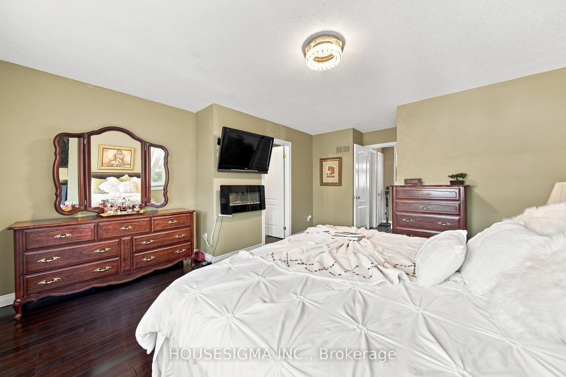 Photo 23 of 902 Applecroft Circle, Mississauga, East Credit — HOMEH