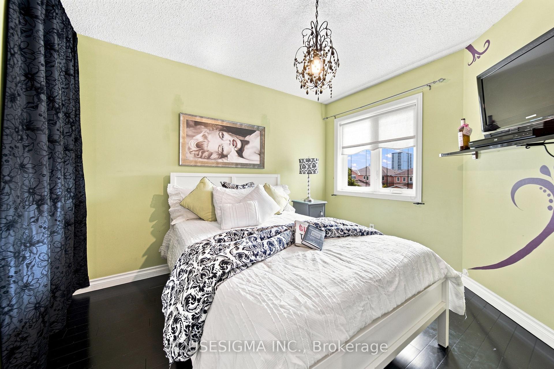 Photo 27 of 902 Applecroft Circle, Mississauga, East Credit — HOMEH