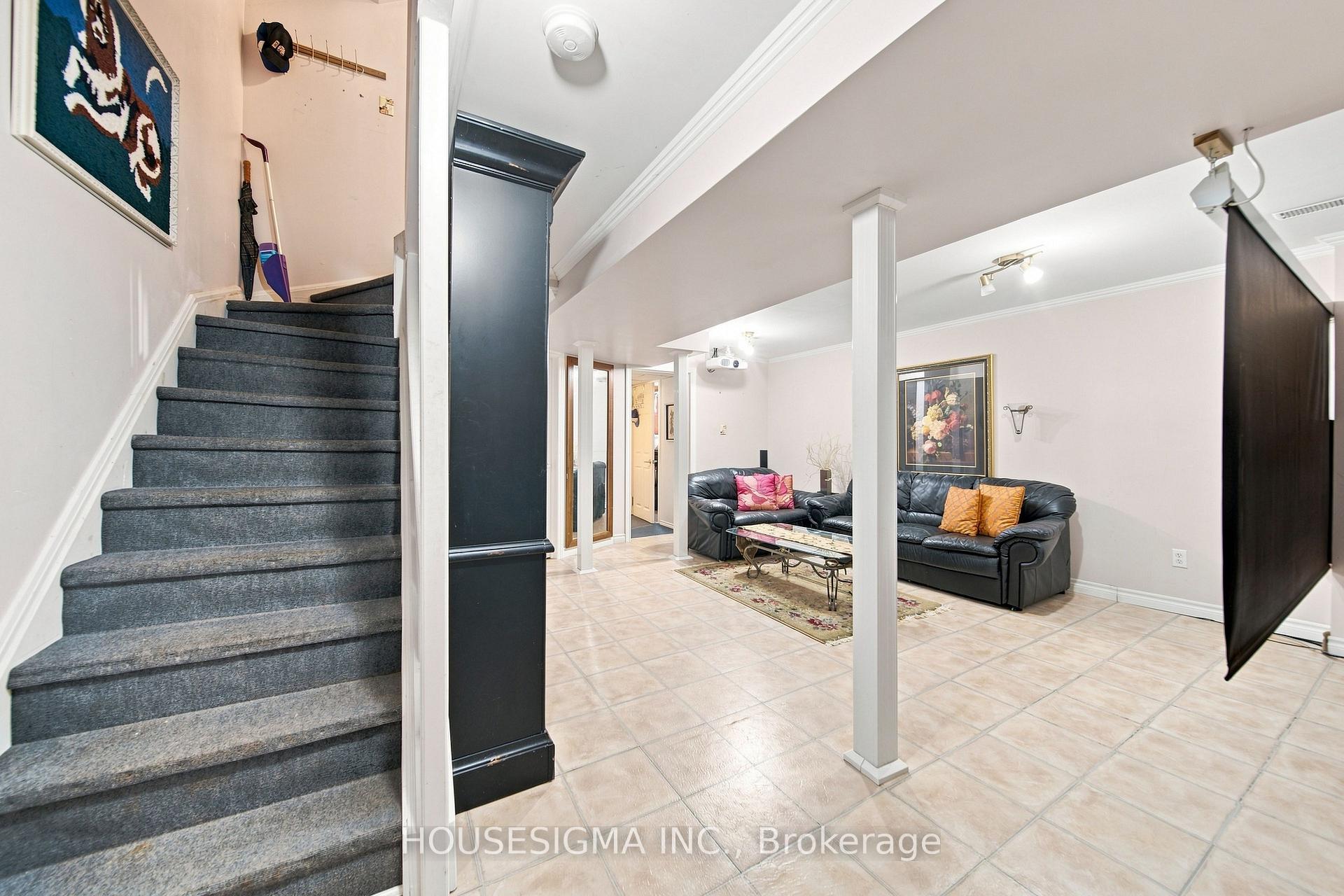 Photo 31 of 902 Applecroft Circle, Mississauga, East Credit — HOMEH