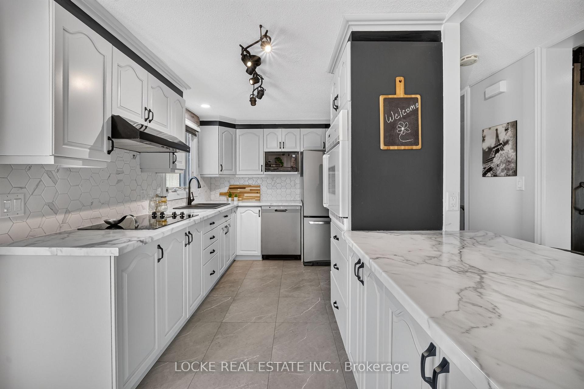 Photo 6 of 1501 Queenswood Crescent, Ottawa, Bilberry Creek/Queenswood Heights — HOMEH