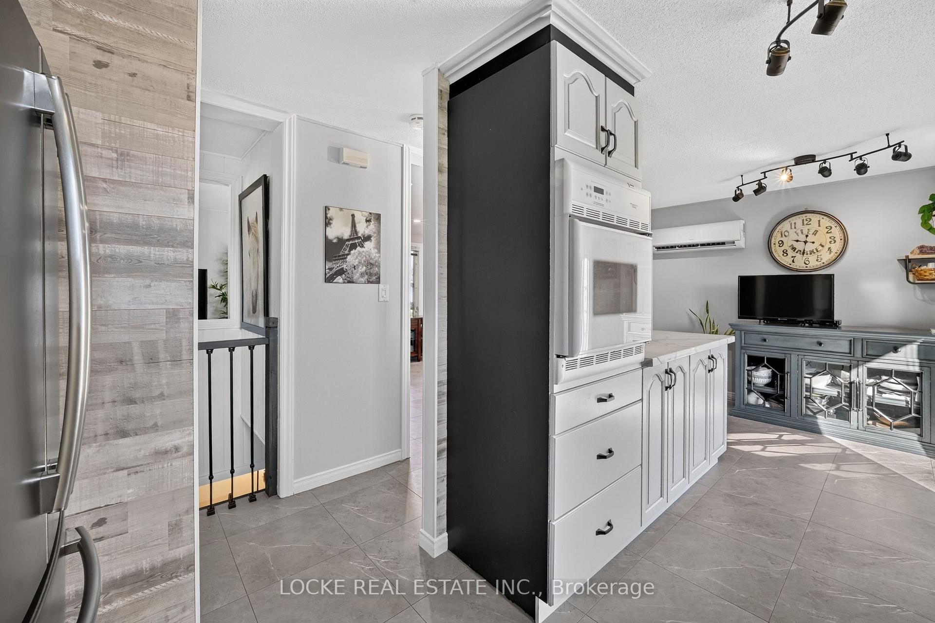Photo 9 of 1501 Queenswood Crescent, Ottawa, Bilberry Creek/Queenswood Heights — HOMEH
