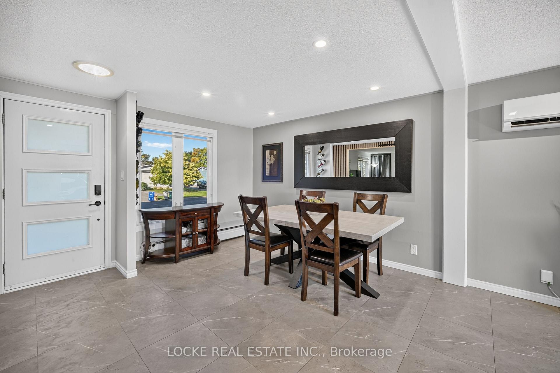 Photo 12 of 1501 Queenswood Crescent, Ottawa, Bilberry Creek/Queenswood Heights — HOMEH