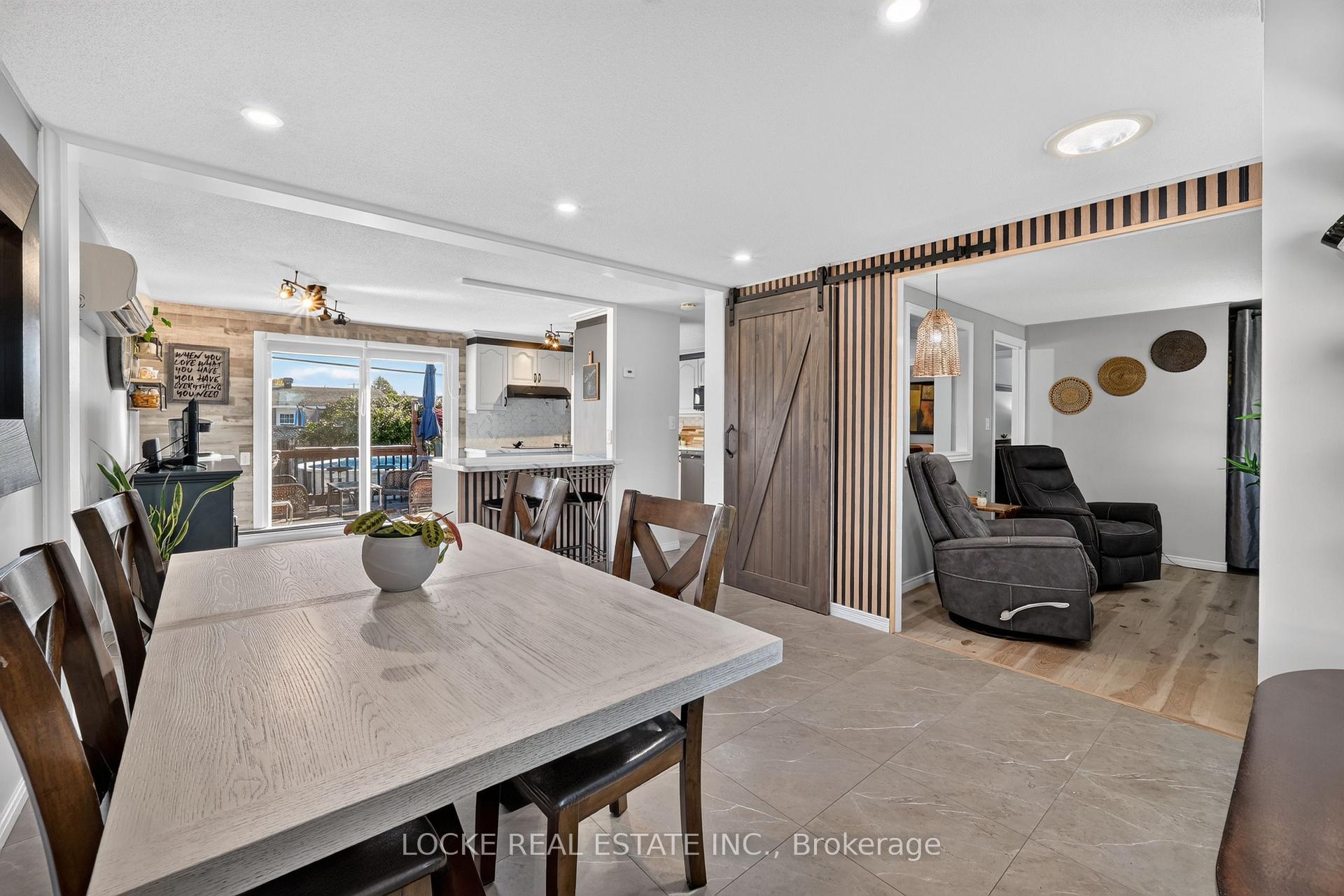 Photo 14 of 1501 Queenswood Crescent, Ottawa, Bilberry Creek/Queenswood Heights — HOMEH