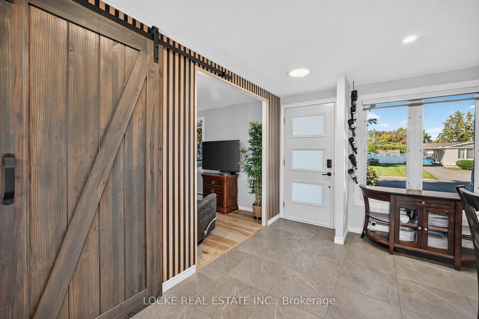 Photo 15 of 1501 Queenswood Crescent, Ottawa, Bilberry Creek/Queenswood Heights — HOMEH
