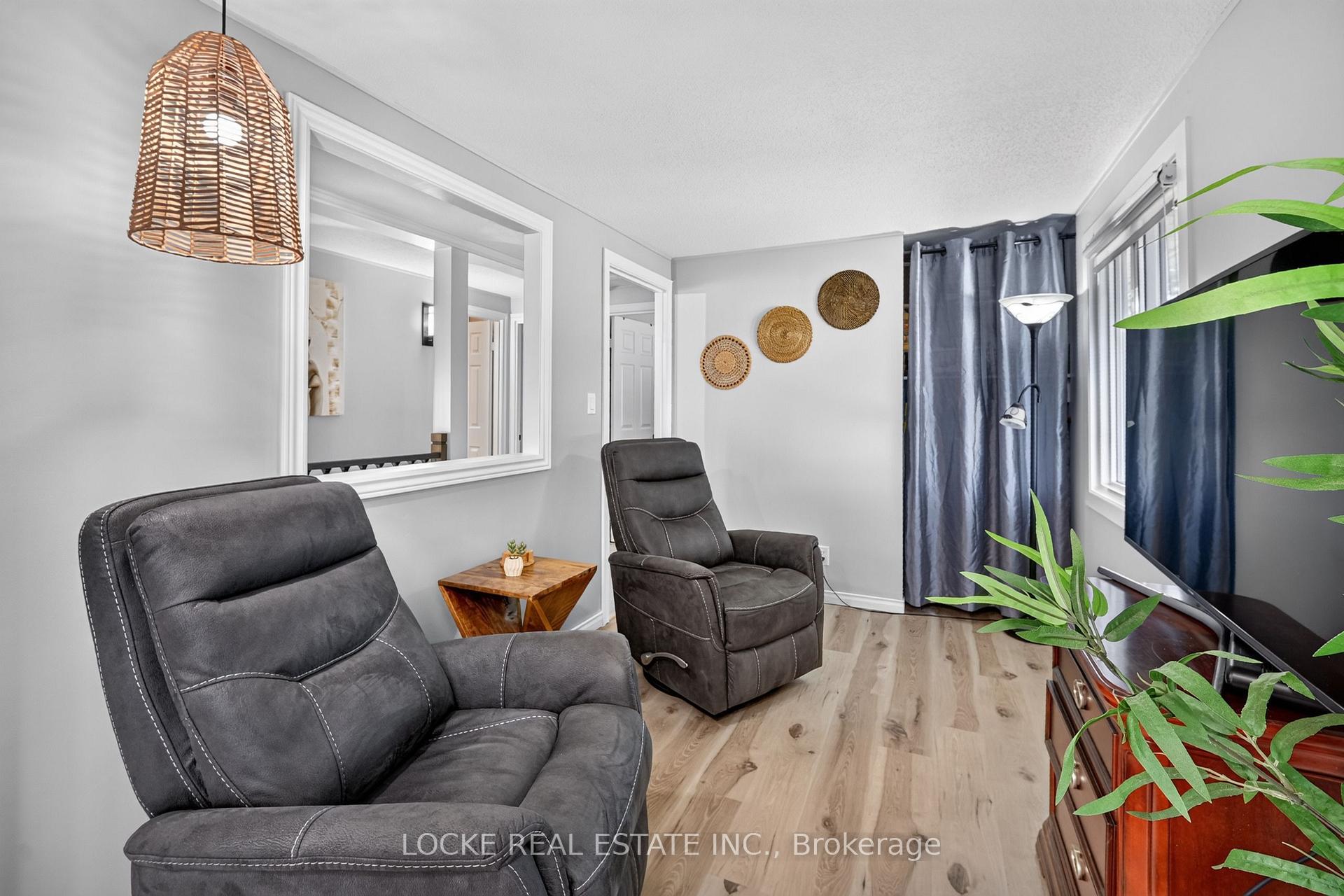 Photo 17 of 1501 Queenswood Crescent, Ottawa, Bilberry Creek/Queenswood Heights — HOMEH