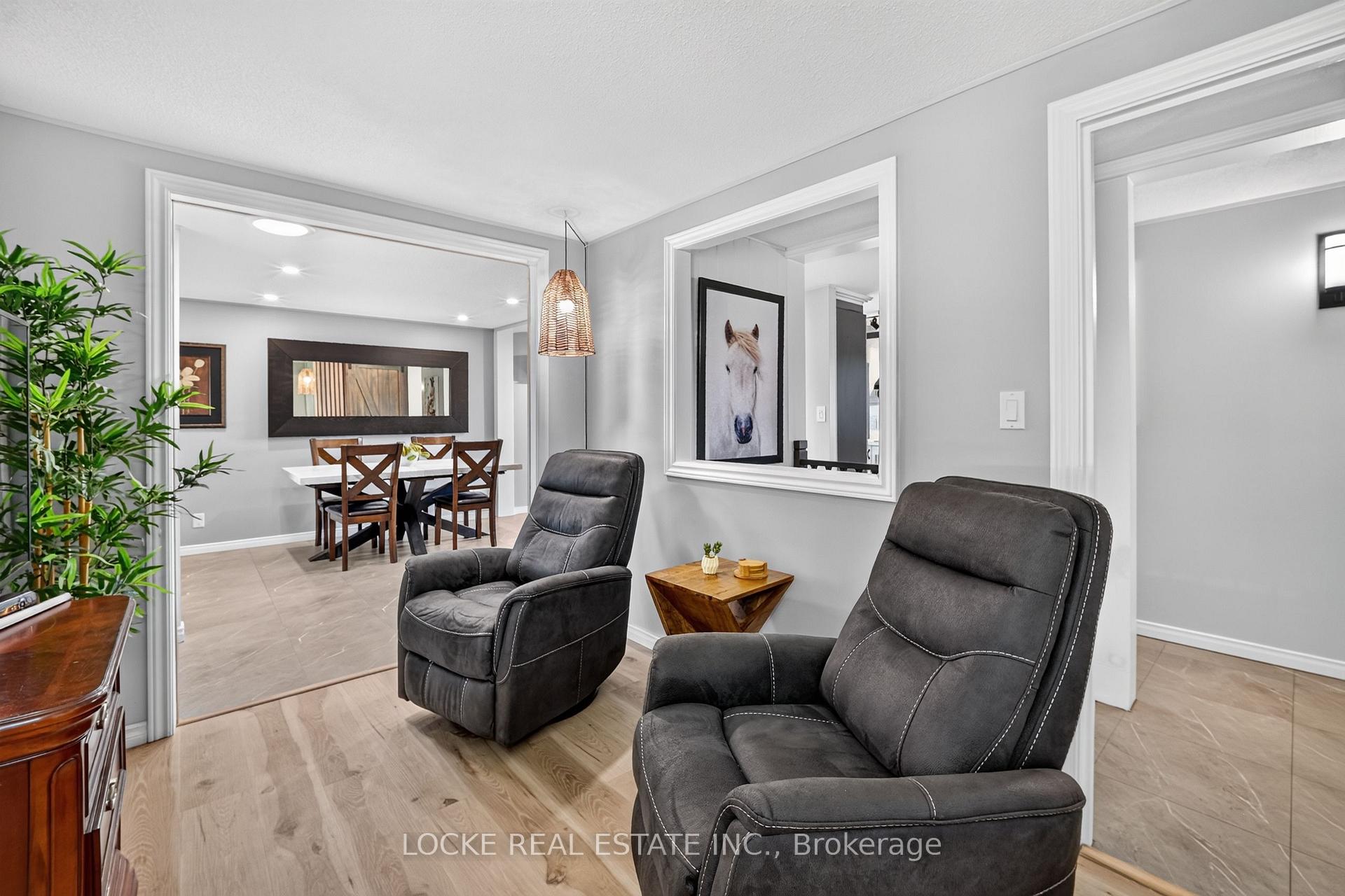 Photo 18 of 1501 Queenswood Crescent, Ottawa, Bilberry Creek/Queenswood Heights — HOMEH