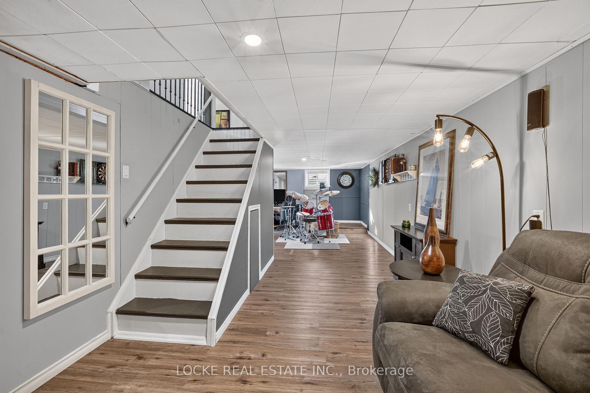 Photo 27 of 1501 Queenswood Crescent, Ottawa, Bilberry Creek/Queenswood Heights — HOMEH