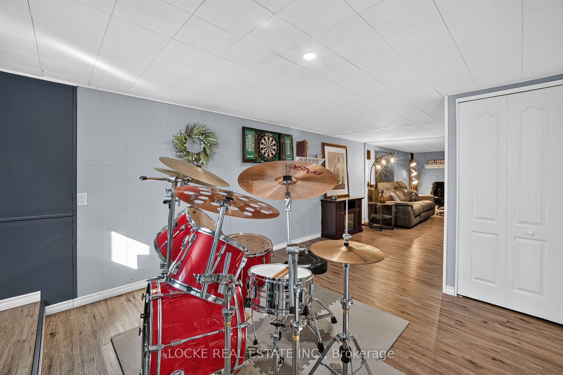 Photo 31 of 1501 Queenswood Crescent, Ottawa, Bilberry Creek/Queenswood Heights — HOMEH