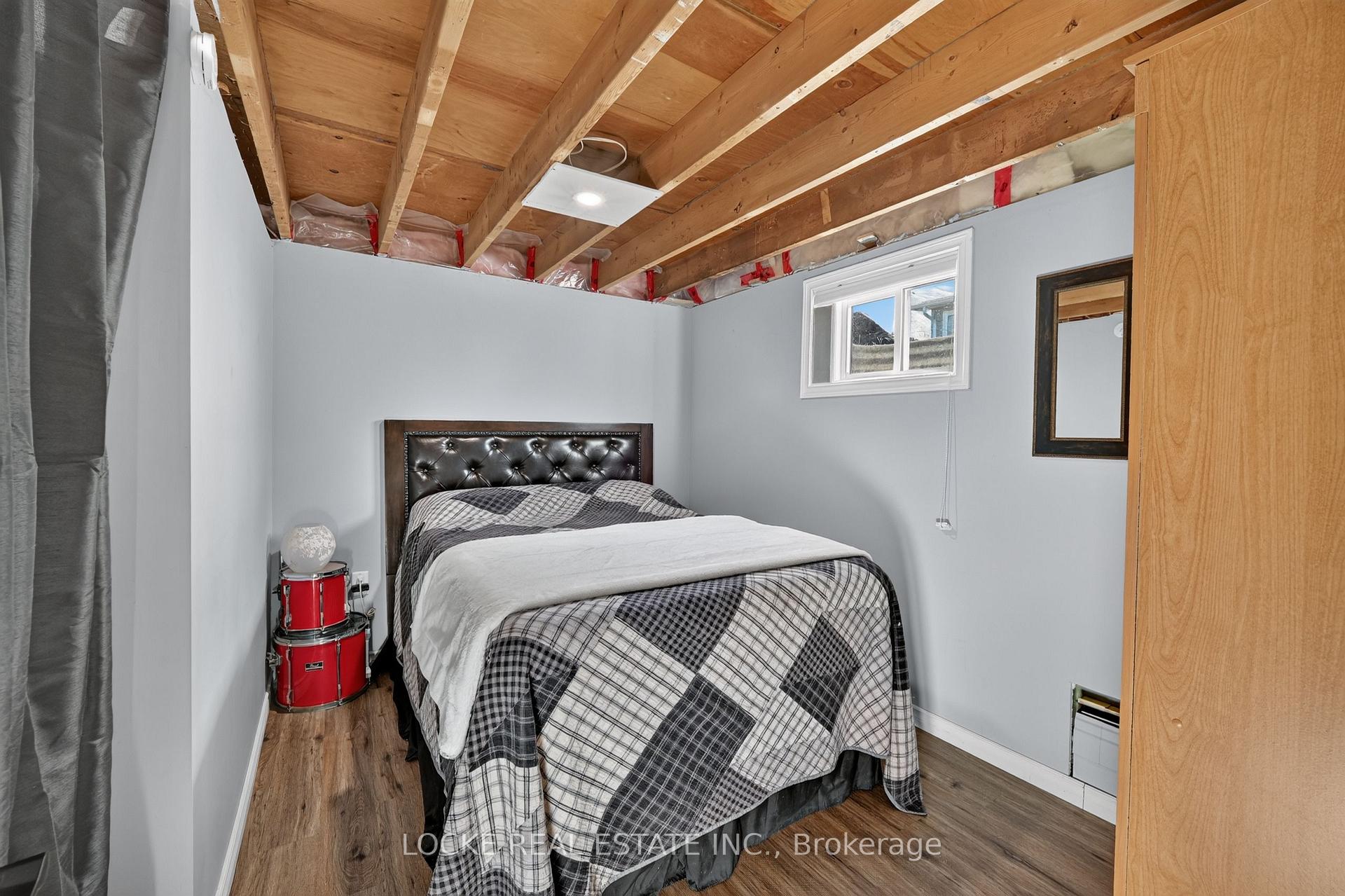 Photo 33 of 1501 Queenswood Crescent, Ottawa, Bilberry Creek/Queenswood Heights — HOMEH