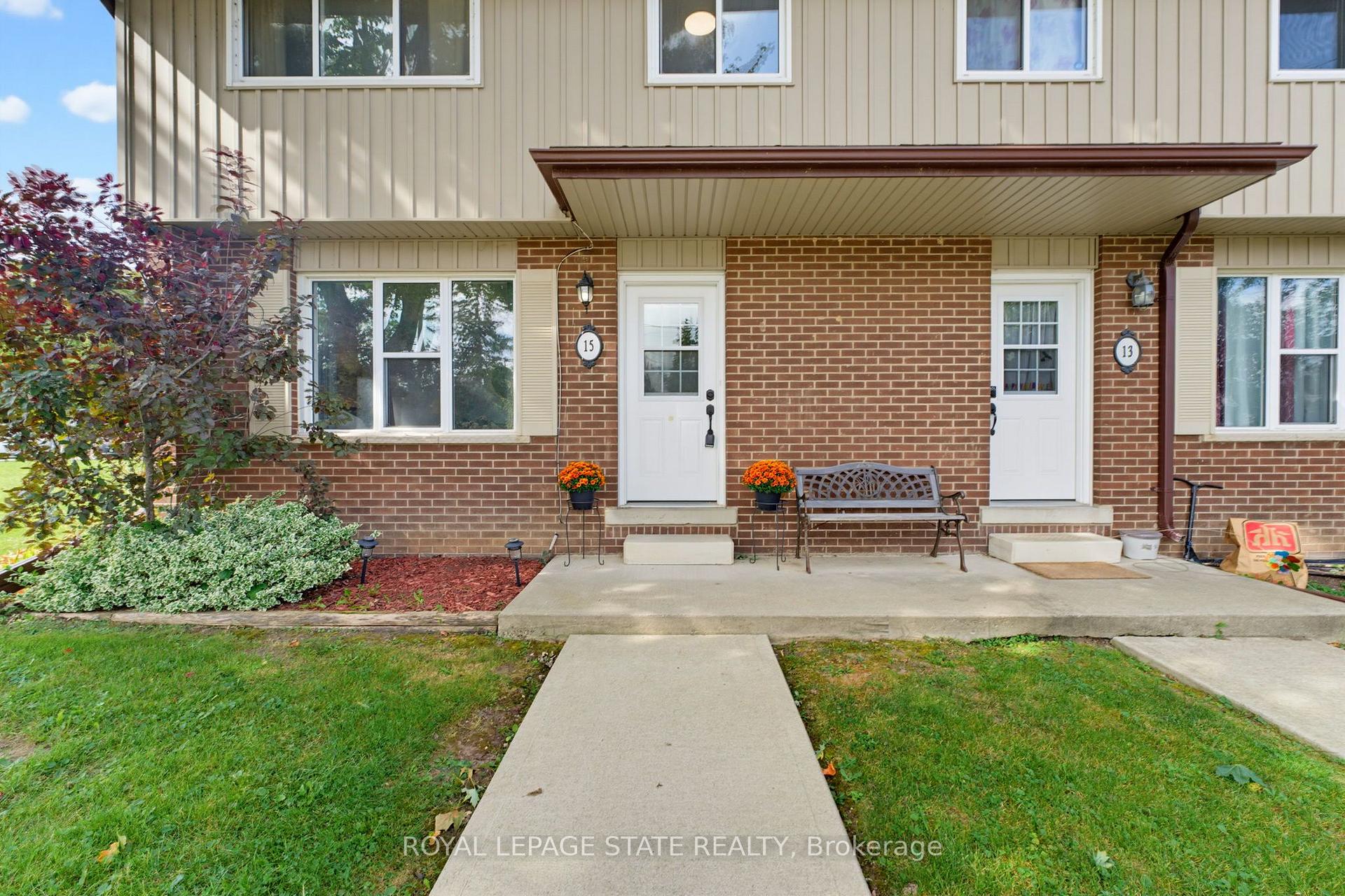 Photo 2 of 15 Seneca Street S, Haldimand — HOMEH