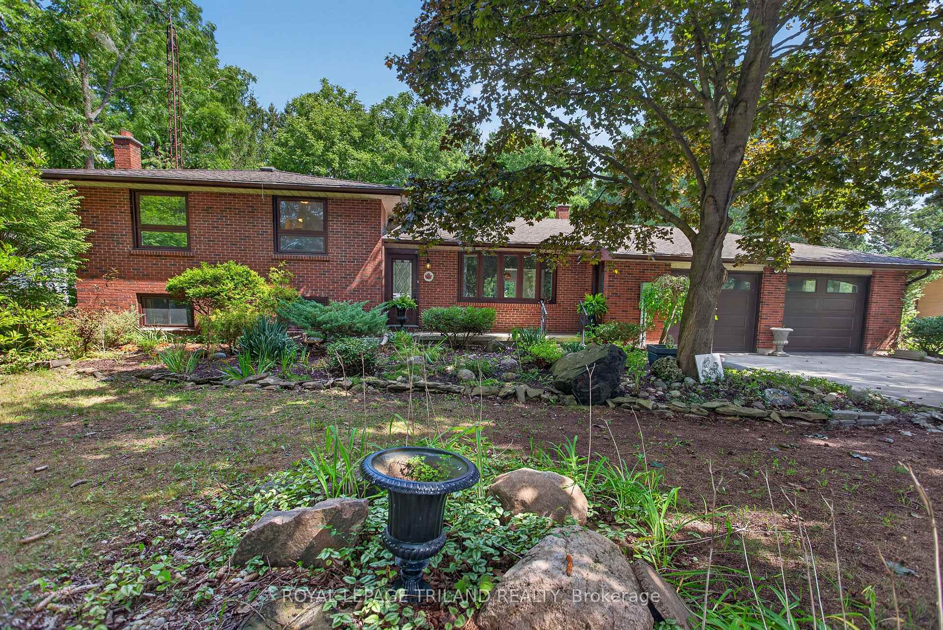 Photo 3 of 115 Springer Street, Middlesex Centre, Komoka — HOMEH