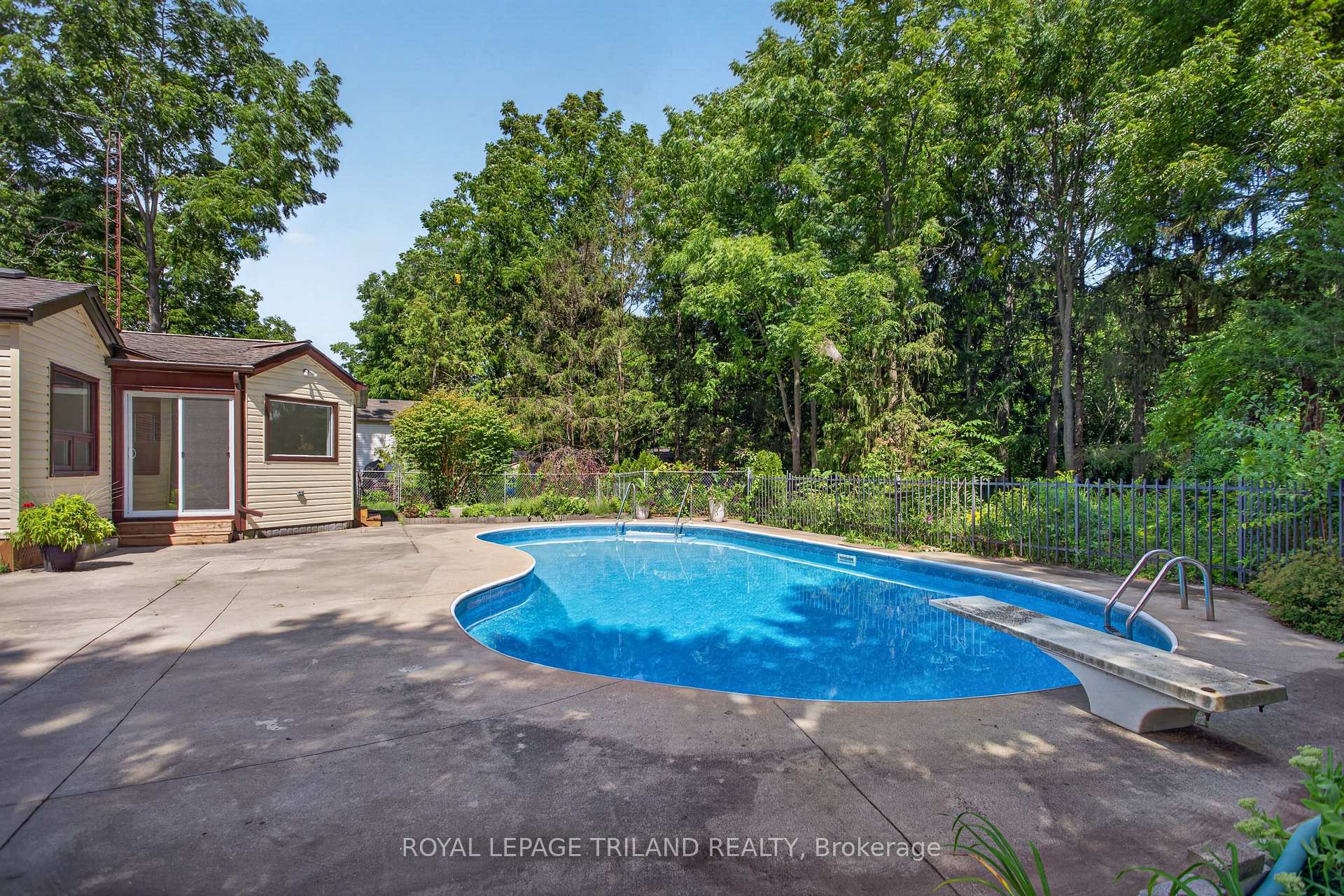 Photo 38 of 115 Springer Street, Middlesex Centre, Komoka — HOMEH