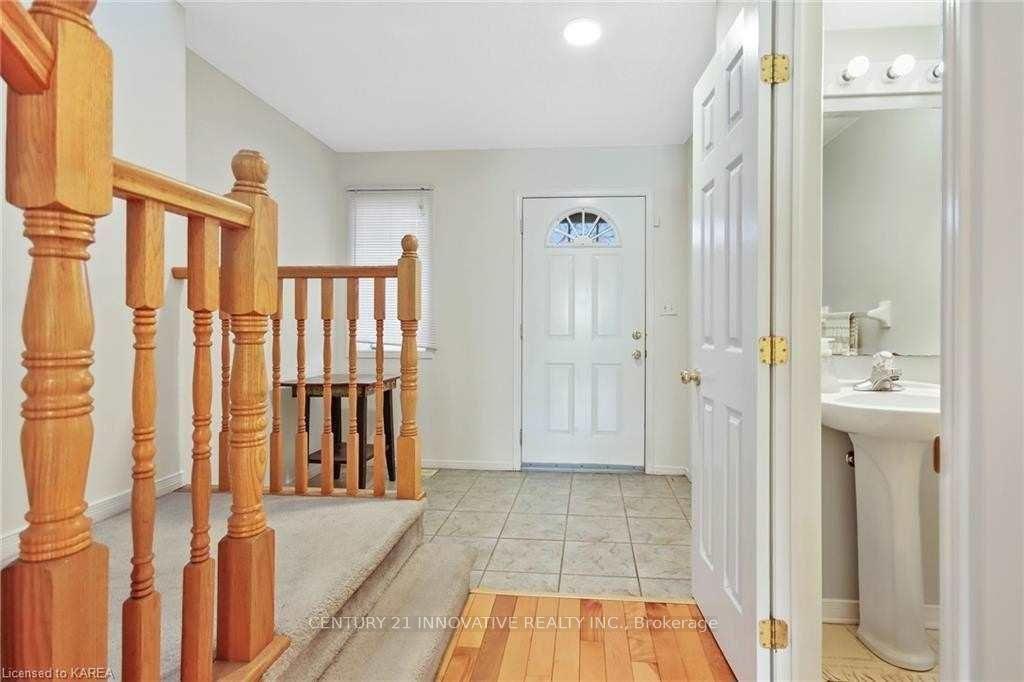 Photo 3 of 458 Freeman Crescent E, Kingston, Kingston East (Incl Barret Crt) — HOMEH