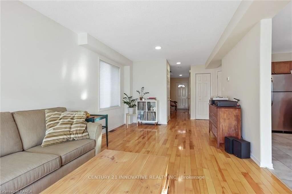 Photo 6 of 458 Freeman Crescent E, Kingston, Kingston East (Incl Barret Crt) — HOMEH