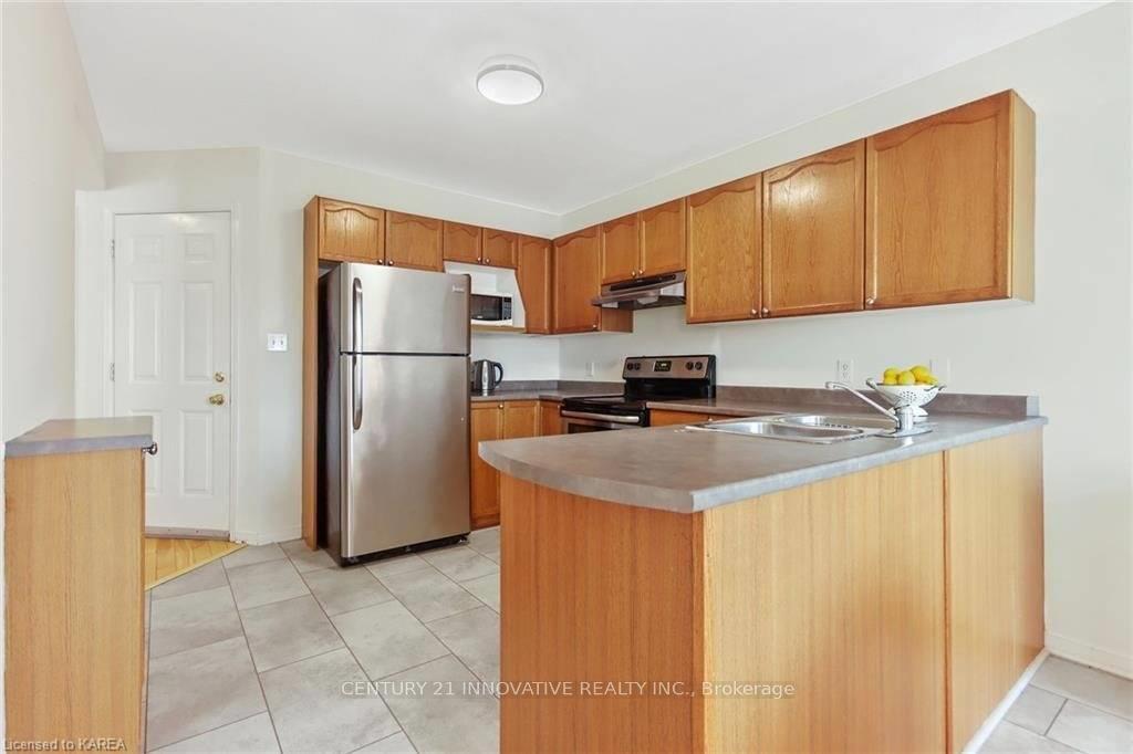 Photo 7 of 458 Freeman Crescent E, Kingston, Kingston East (Incl Barret Crt) — HOMEH