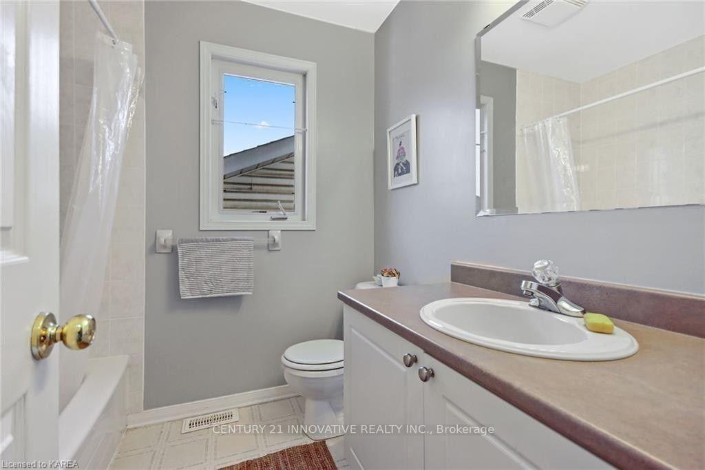 Photo 14 of 458 Freeman Crescent E, Kingston, Kingston East (Incl Barret Crt) — HOMEH